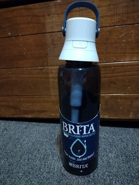 Brita Premium Filtering Water Bottle with White Cap and Navy Handle 26 OZ